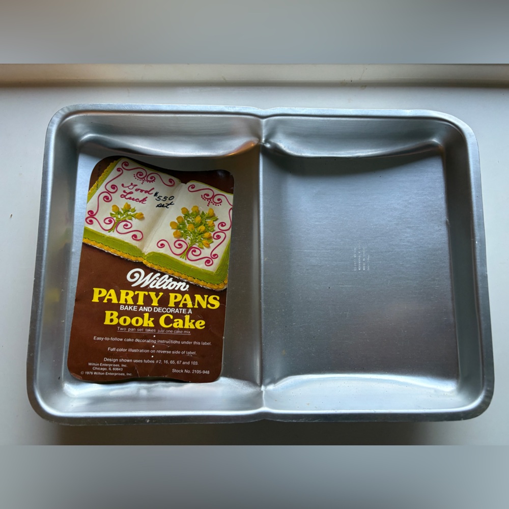 1977 Wilton Open Book/Valentine/Bible Cake Pan 502-7466